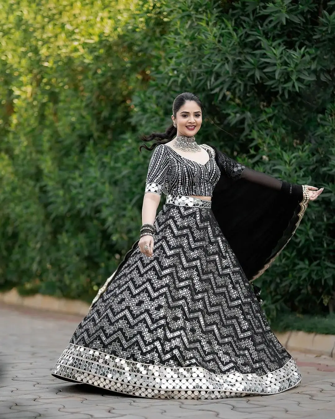 BEAUTIFUL INDIAN TV GIRL SREEMUKHI IN BLACK HALF SAREE 8